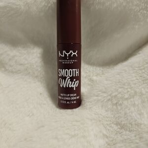 NYX Smooth Whip Matte Lip Cream - Velvet Robe